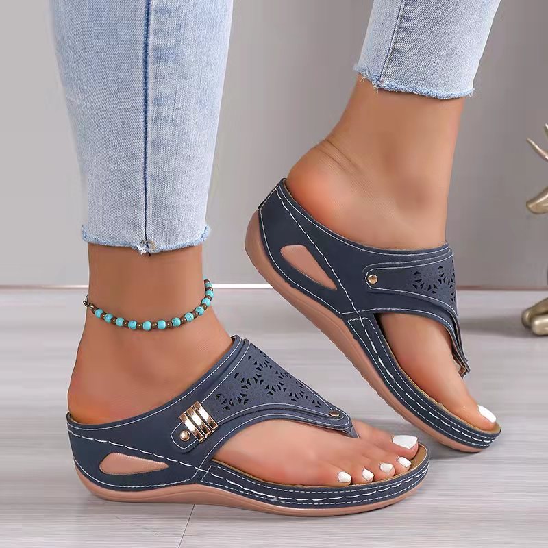 【36-43】 Nagy méretű üreges ékes platform papucs