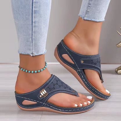 【36-43】 Nagy méretű üreges ékes platform papucs